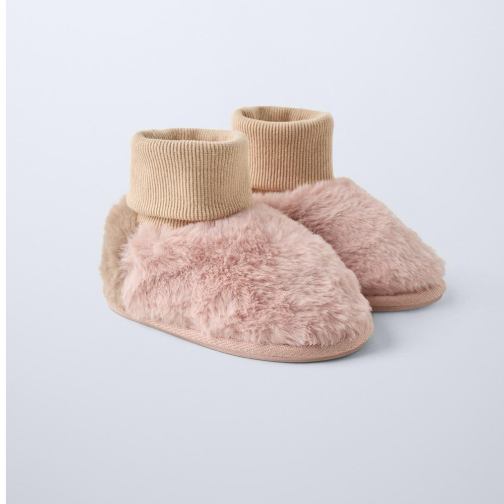 NWT Zara Size 7 infant faux fur sock slippers pink